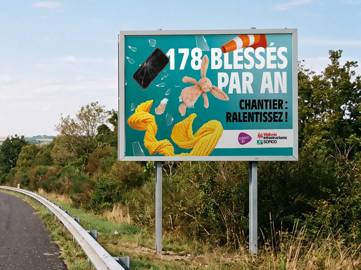 Panneau d'affichage routier SOFICO en bord de route avec le visuel de sensibilisation « 178 blessés par an »